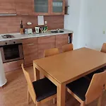 Apartment Billy's Two- Bed For Rent At Sunny Slantschew brjag
