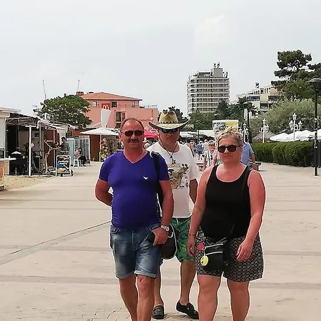 Billy's Two- Bed For Rent At Sunny Apartman *