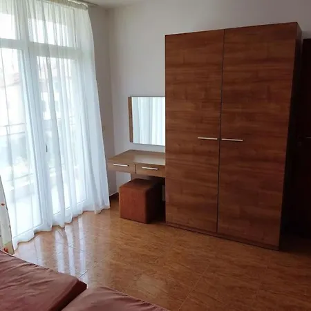 Апартаменты Billy's Two- Bed For Rent At Sunny