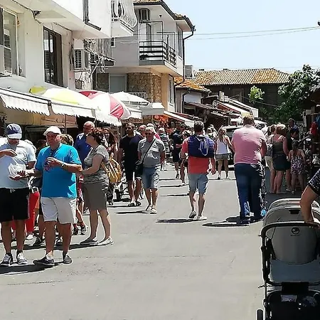 Апартаменты Billy's Two- Bed For Rent At Sunny *