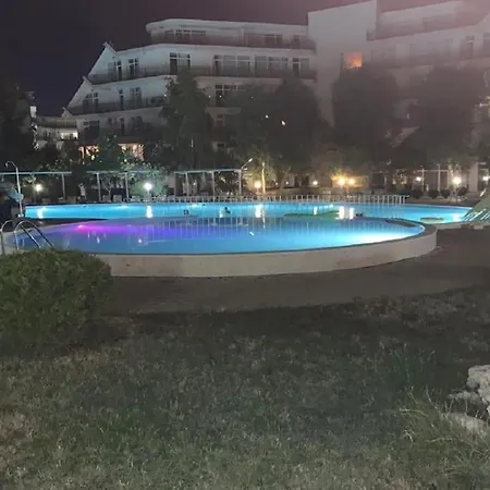Lägenhet Billy's Two- Bed For Rent At Sunny Slăntjev Brjag